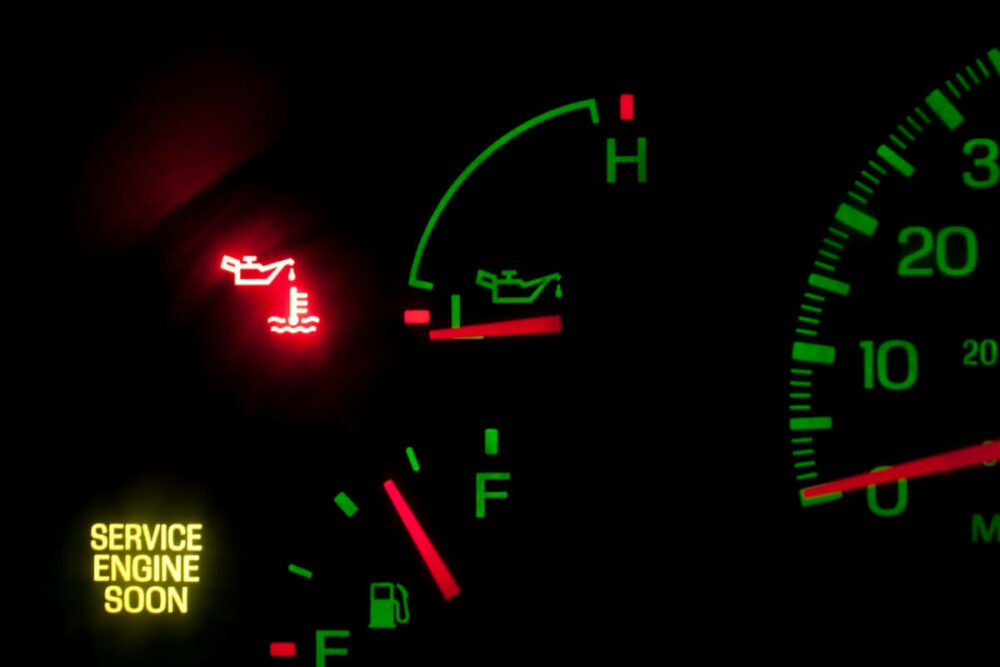 車の油圧警告灯 オイルランプの意味は 点灯 点滅時の原因や対処法を解説 Moby モビー