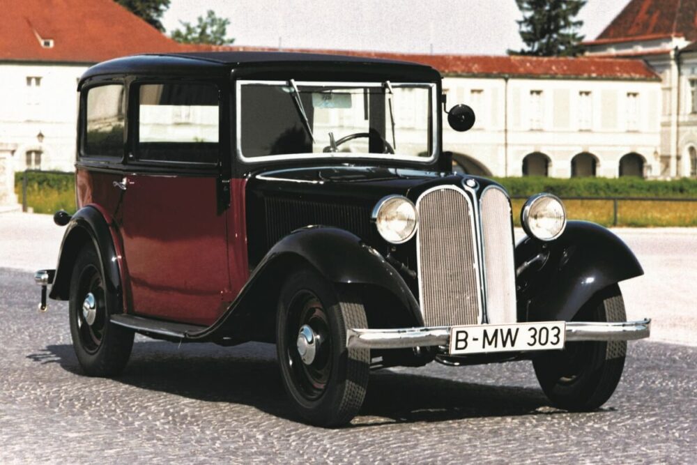 キドニーグリルを初めて採用したBMW 303サルーン(1933年式)