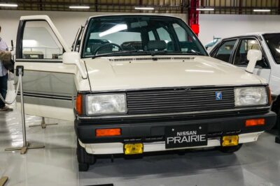 【日産 プレーリー(PM10)】3列8人乗りを実現!80年代の画期的ミニバン