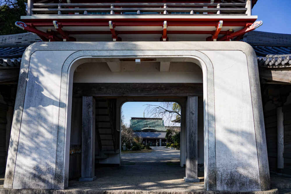 お遍路 第6番札所 安楽寺 山門の下部分