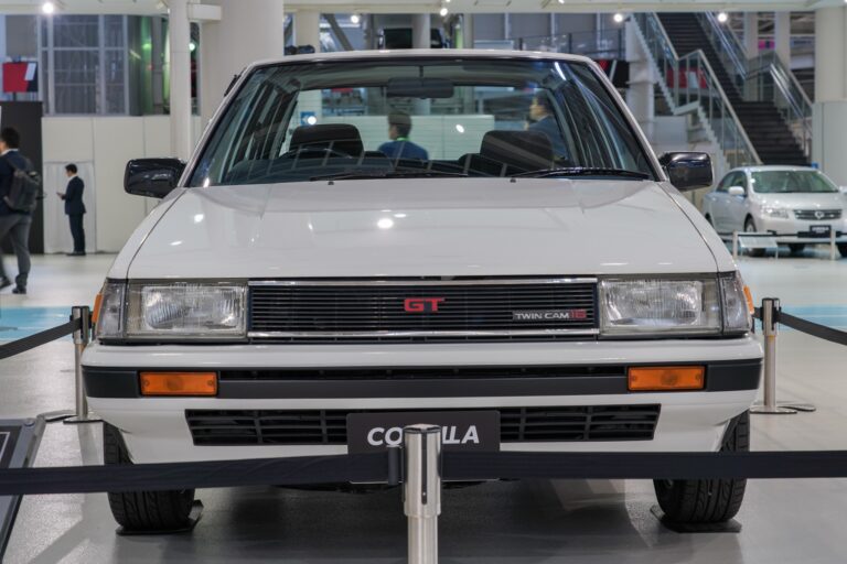 トヨタ カローラ ae82