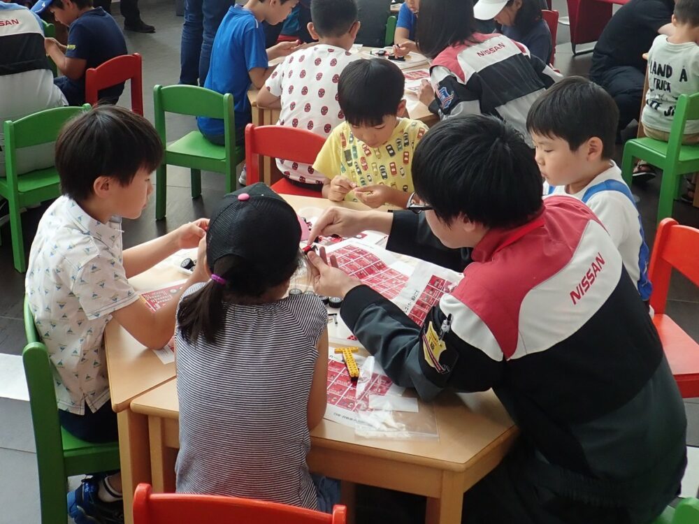 日産 冬休みイベント クルマの仕組みを見てみよう