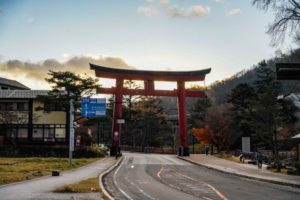 第一いろは坂を登りきり、中禅寺湖へ向かうとすぐにある大鳥居。