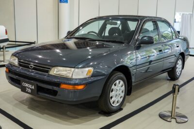 【トヨタ カローラ(100系)】大衆車の頂点を目指せ!7代目が傑作と呼ばれる理由