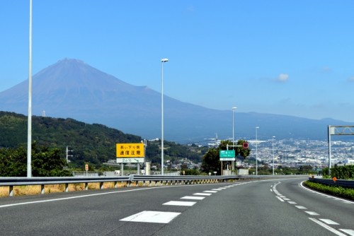 高速道路の逆走はなぜ起こる 納得の理由を解説 遭遇した際の対処法も Moby モビー