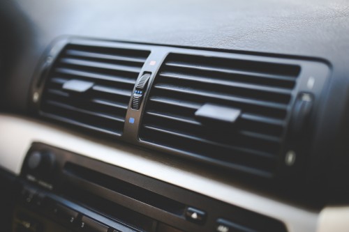 車の曇り止め対策にはデフロスターを活用しよう 暖房シーズンにおすすめのアイテム7選 Moby モビー