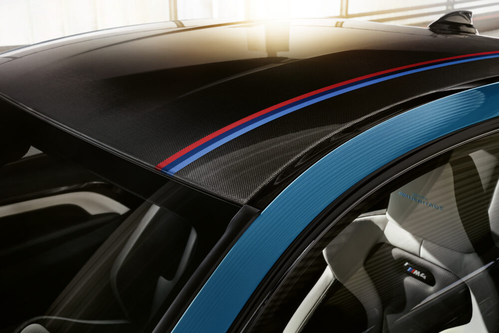BMW M4 エディション・ヘリテージ 専用Mストライプ入りカーボン・ルーフ