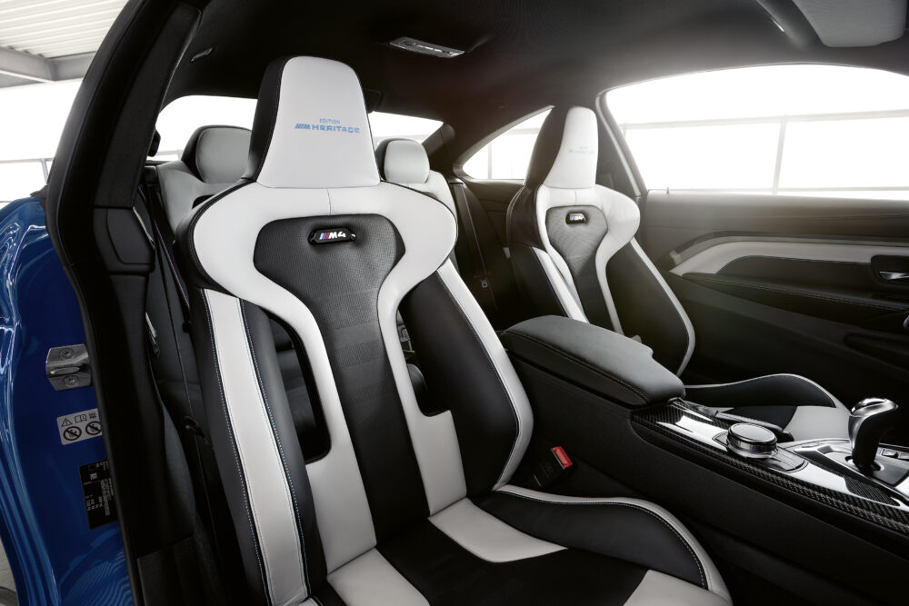 BMW M4 エディション・ヘリテージ 「ラグナ・セカ・ブルー」内装