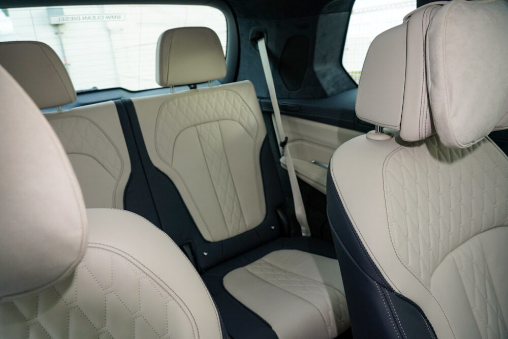 新型BMW X7 xDrive 35d デザイン・ピュア・エクセレンスの3列目シート
