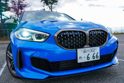 【新型BMW1シリーズ M135i xDrive チョイ乗り試乗レポ】306psでカッ飛べ!