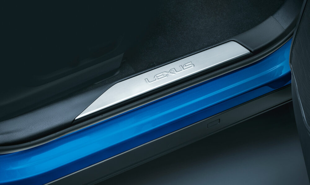 レクサス UX200 Blue Edition スカッフプレート