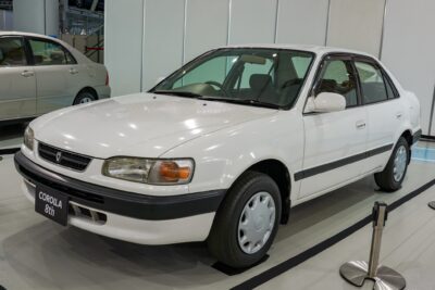 【トヨタ カローラ 110系】スリム化と安全強化へ。8代目のリポジショニング