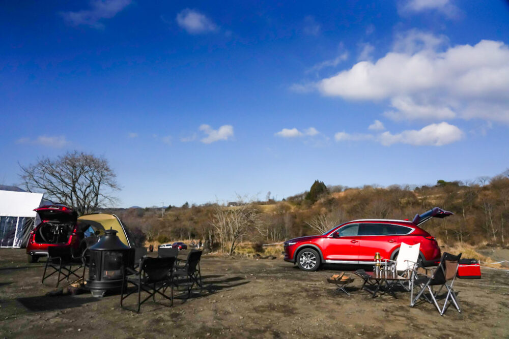 マツダ SUV オフロード試乗会。赤のCX-8とBBQ
