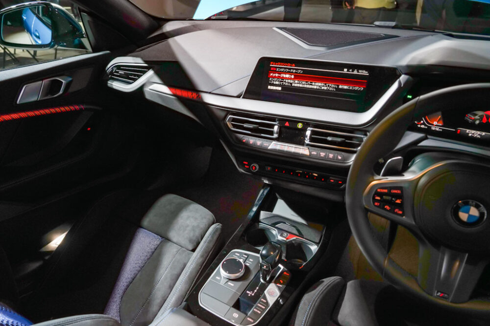 新型BMW 2シリーズ グラン クーペのインテリア。助手席側のインパネ
