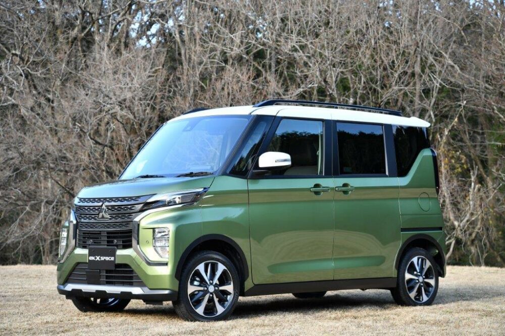 三菱新型eKクロス スペースのフロントとサイド
