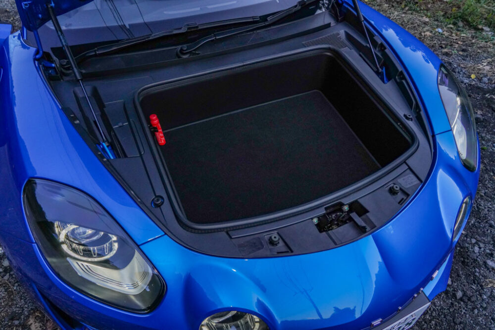 アルピーヌA110のフロントラゲッジスペース
