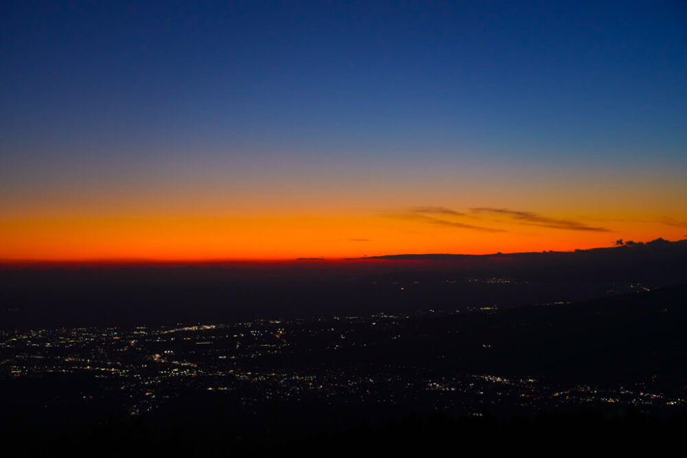 夕焼けの駿河湾の夜景