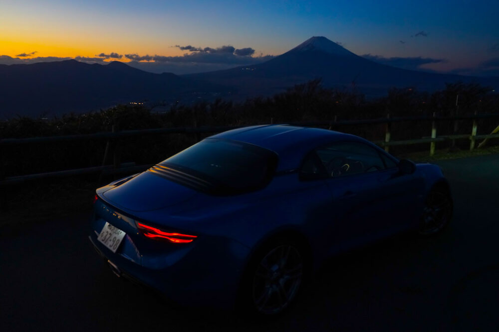 アルピーヌA110のリア。暗い状態で撮影。