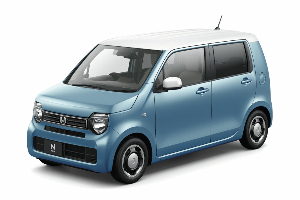 斜め前から見たホンダ N-WGN