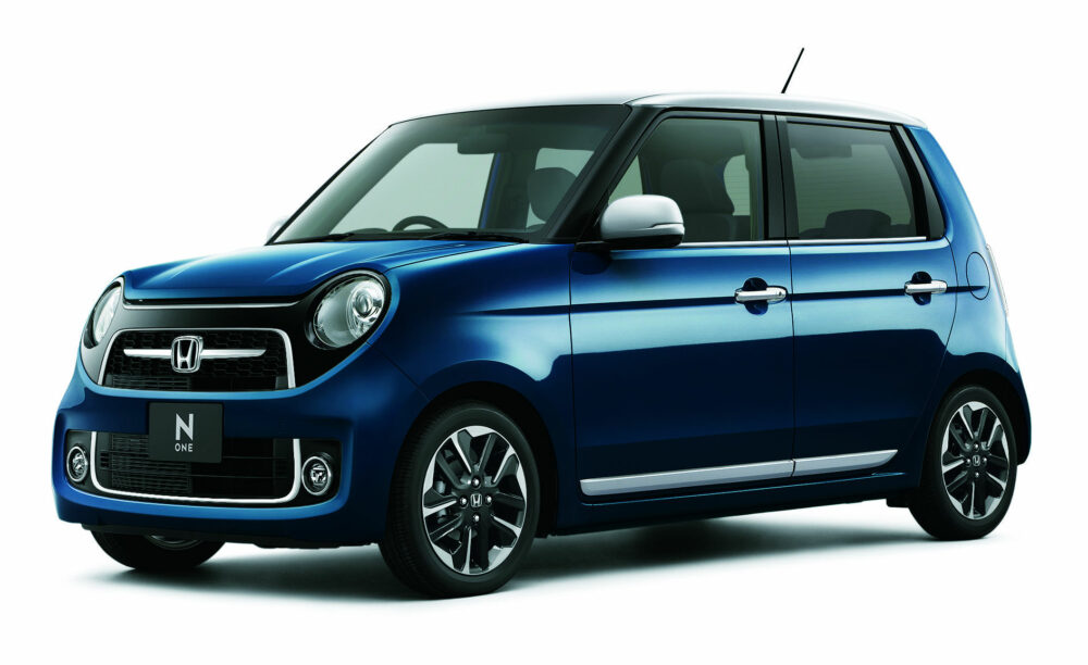 斜め前から見たホンダ N-ONE