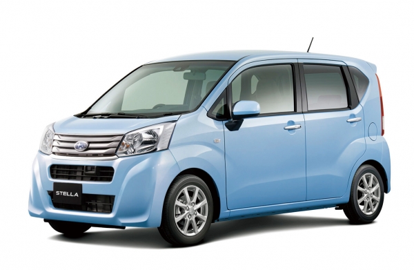 斜め前から見たスバル ステラ