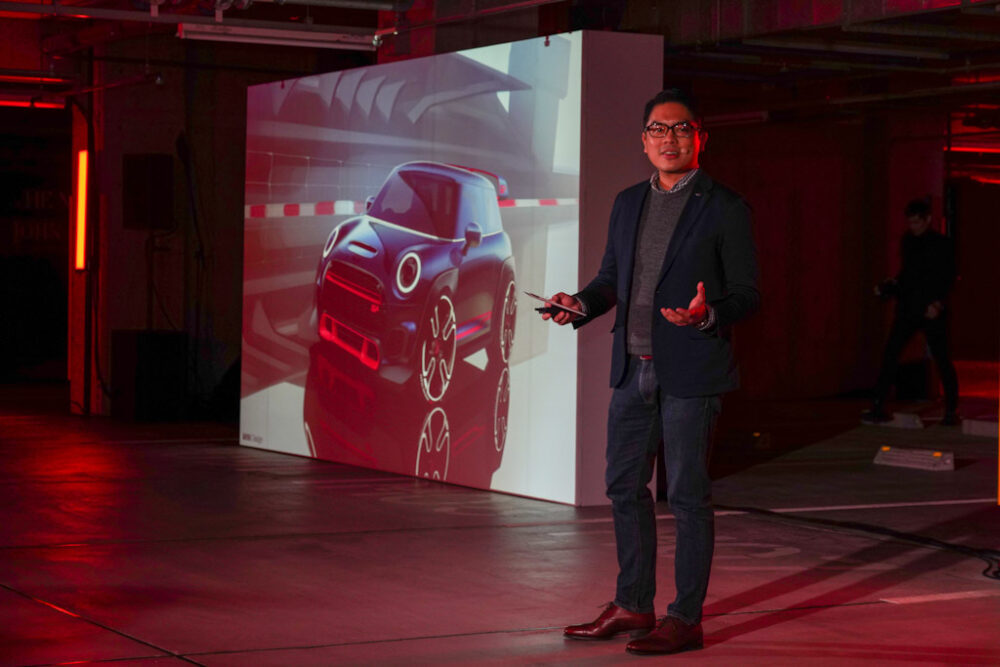 ミニ・ジョン・クーパー・ワークス・GPのお披露目会でスピーチをするMINI ディビジョン 本部長、ピーター・メダラ氏。