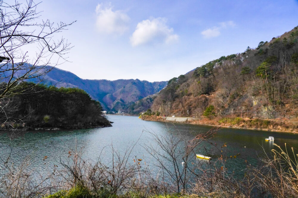 精進湖畔東側から撮影
