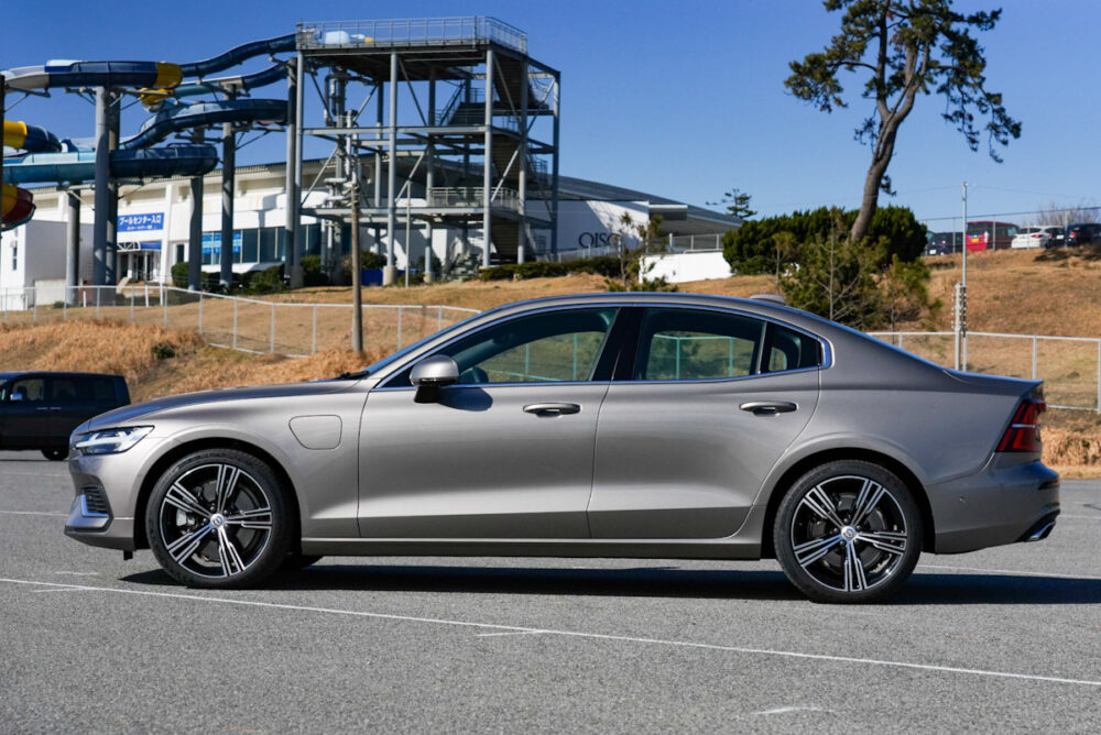 ボルボ S60 T6 PHEVのサイド