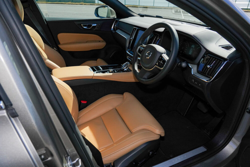 ボルボ S60 T6 PHEVの前席の内装