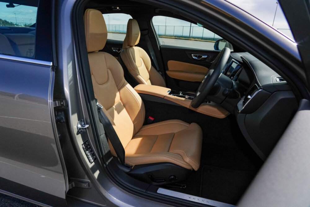 ボルボ S60 T6 PHEVのフロントシート