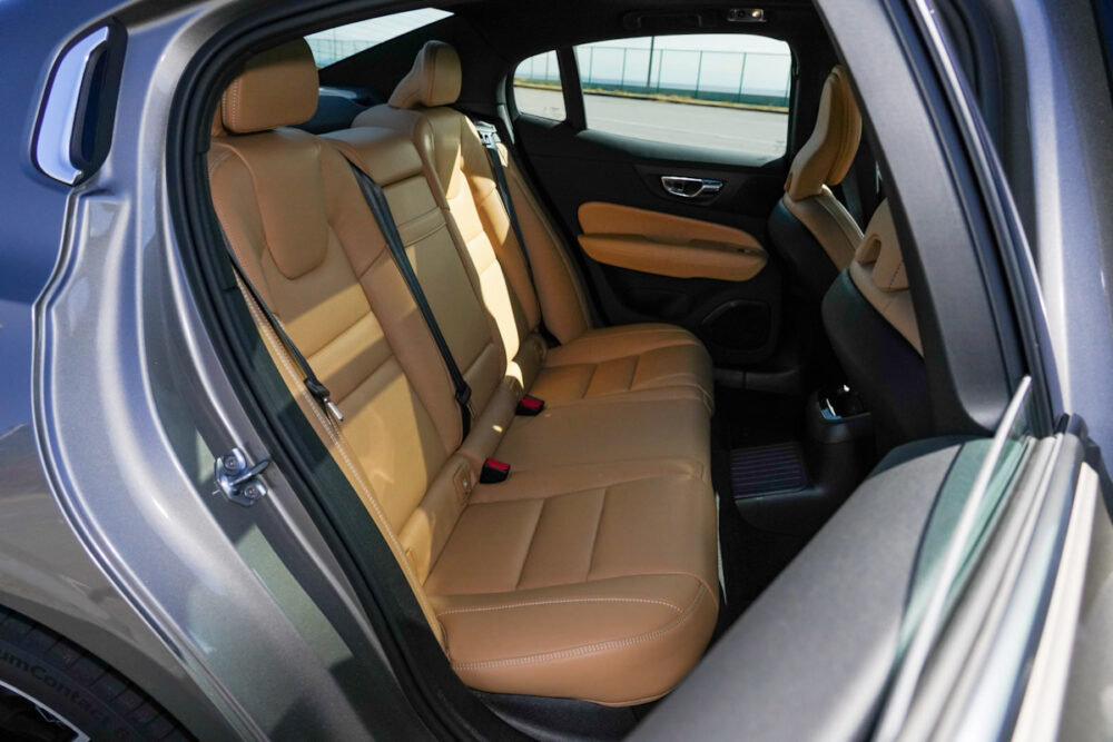 ボルボ S60 T6 PHEVのリアシート