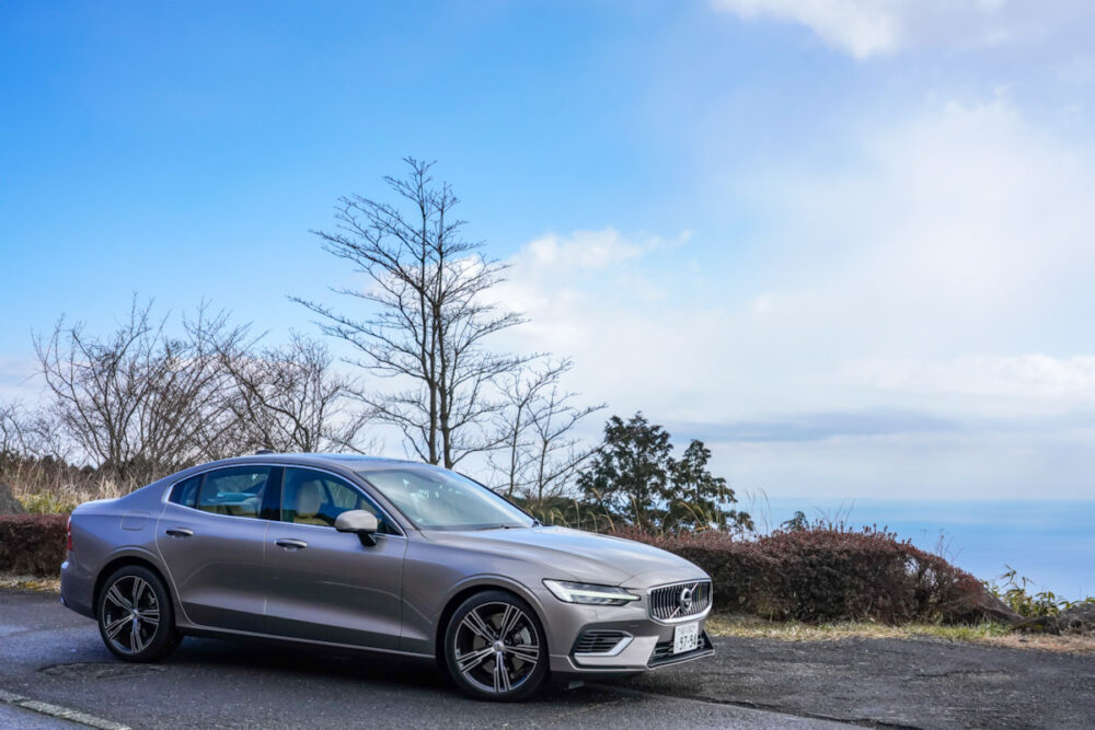 ボルボ S60 T6 PHEVを箱根ターンパイクで撮影