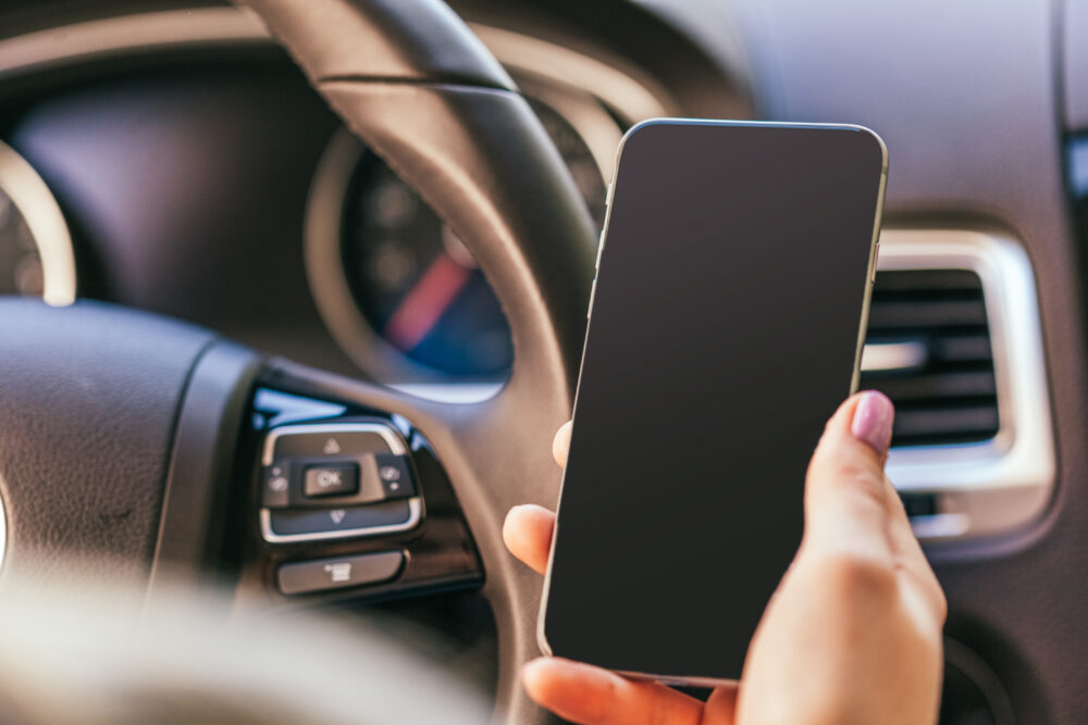 運転中のスマートフォン使用