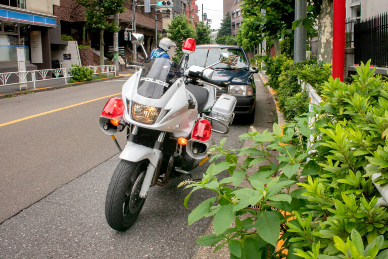 ながら運転違反対象の罰則内容は 減点数から反則金 罰金 一発免停のケースまとめ Moby モビー