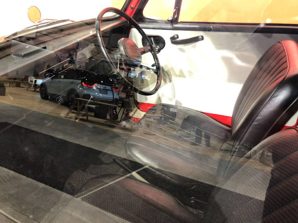 ホンダ N360 運転席