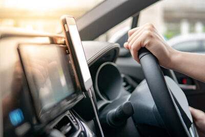 ながら運転の対策(防止)方法は最新アプリ・ドライブレコーダーがお勧め!