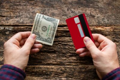 車の購入をクレジットカード払いで行う注意点は?中古車&新車や一括&分割で比較