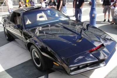 映画ナイトライダーのナイト2000が熱過ぎる!レプリカや中古車なら購入可能?
