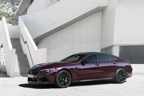 BMW 新型 M8 グランクーペ フロント サイド