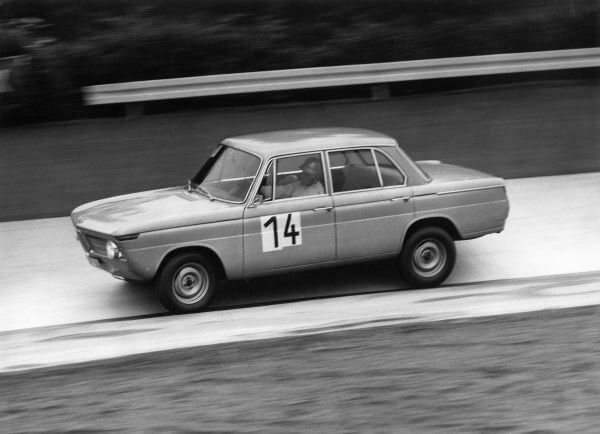BMW 1800 サイド