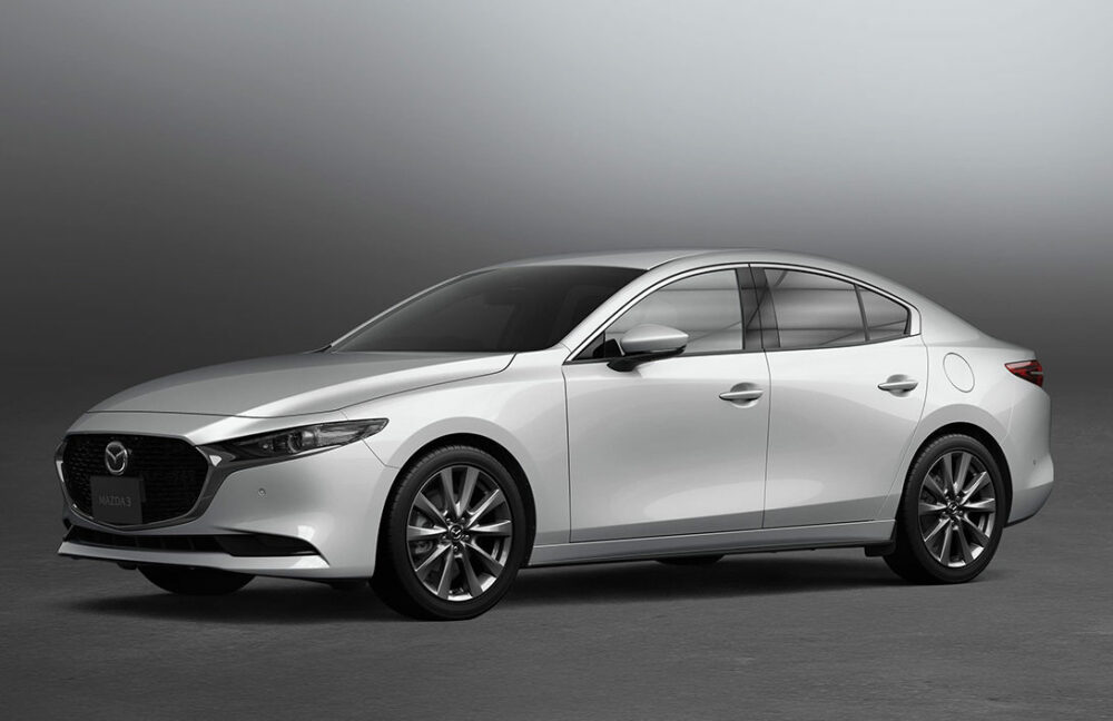 斜め前から見たマツダ MAZDA3