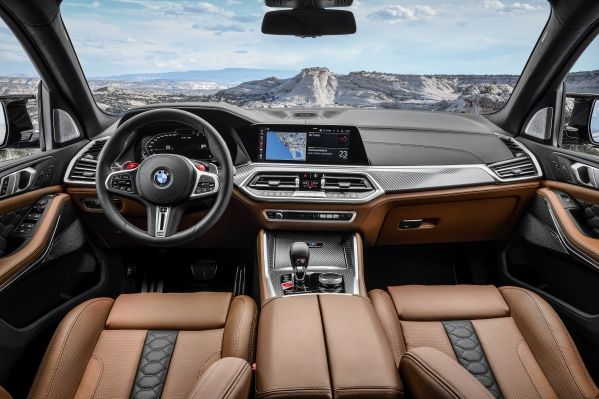 新型BMW X5 M コンペティション インパネ