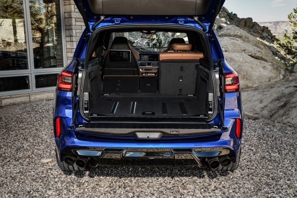 新型BMW X5 M コンペティション ラゲッジスペース