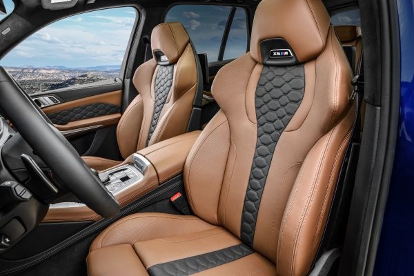 新型BMW X5 M コンペティション フロントシート