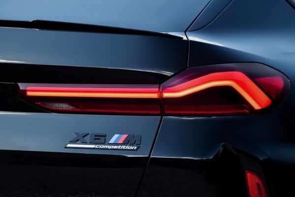 新型BMW X6 M コンペティション リアコンビネーションランプ