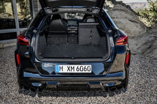 新型BMW X6 M コンペティション ラゲッジスペース