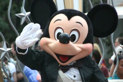 【2020年】ディズニーランドの最新入場料金&お得な割引情報をお届け