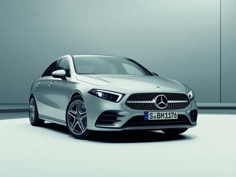 メルセデス ベンツ 00dセダン 新型デビュー ディーゼル追加 価格とスペックは Moby モビー