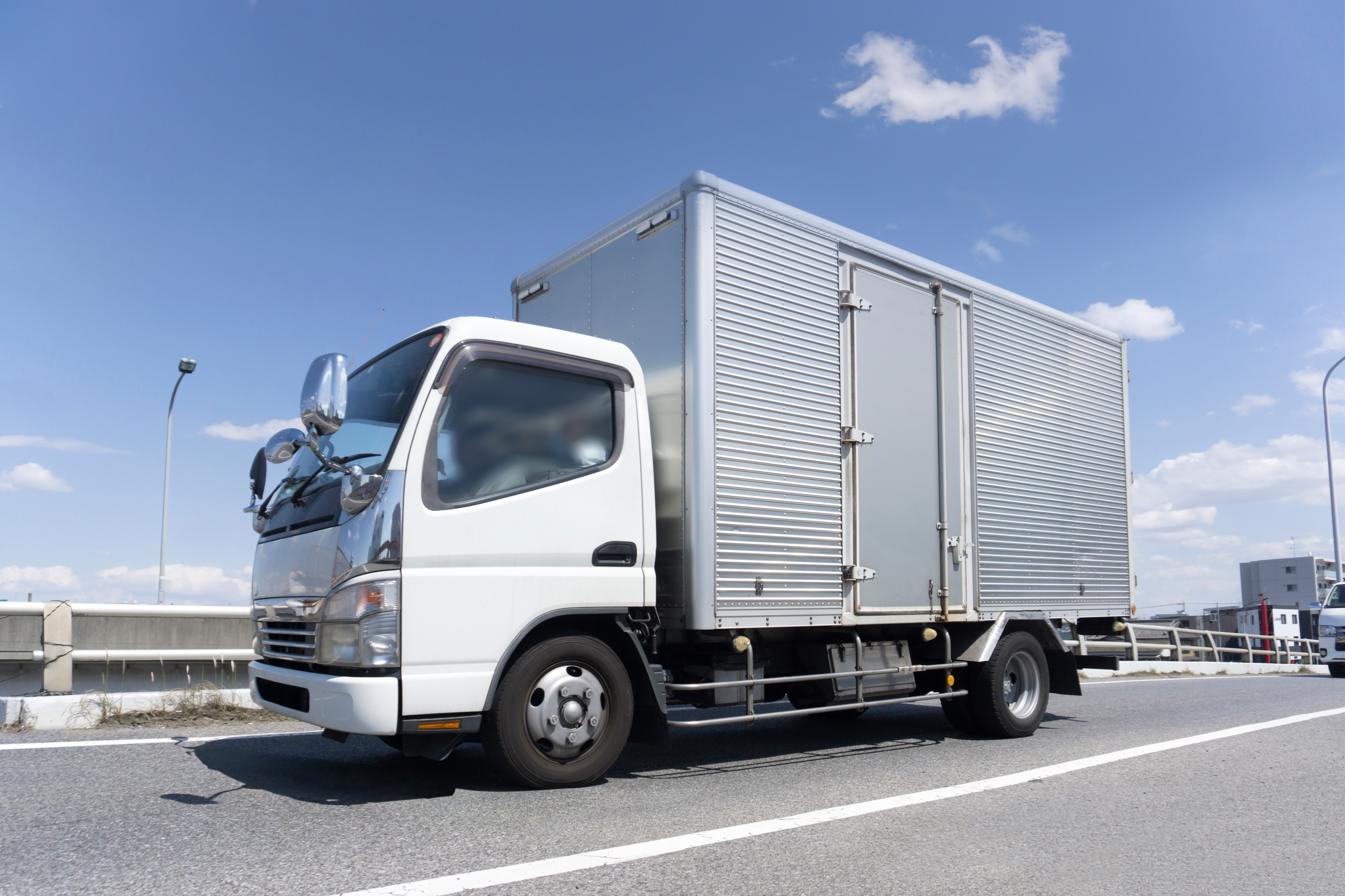 普通免許でトラックの積載量は何トンまで運転できる 免許取得日で変わる 21年最新情報 Moby モビー