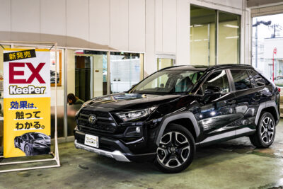 “過剰なまでに美しい”新製品新車用「EXキーパー」カーコーティング施工に密着取材!経年車もOK
